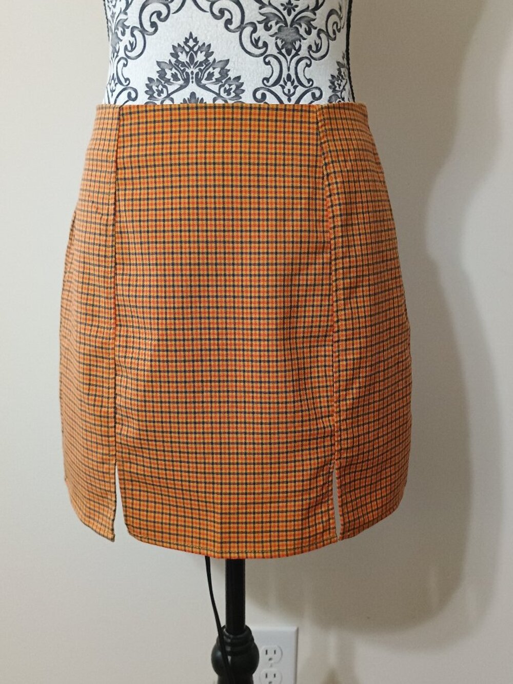Urban Outfitters Orange plaid Mini Skirt Size Small